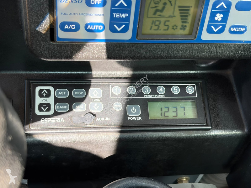 Pelle Takeuchi TB295W-1
