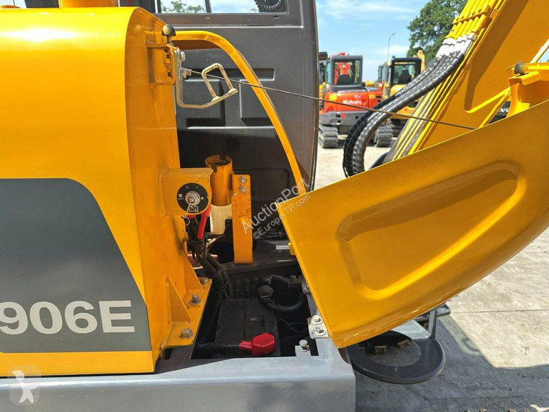 Escavadora LiuGong CLG906E