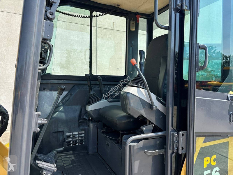 Екскаватор Komatsu 7