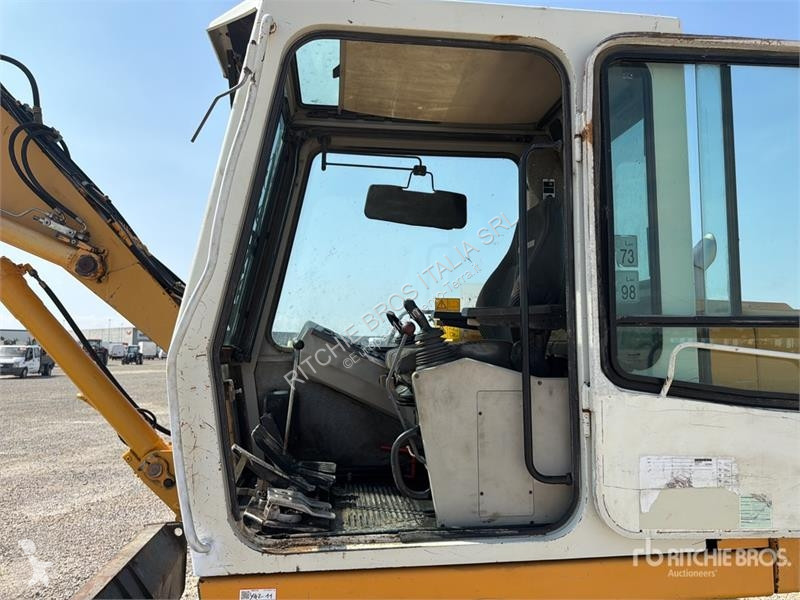 Екскаватор Liebherr Tracked Excavator