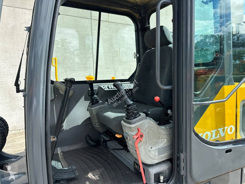 Экскаватор Volvo D