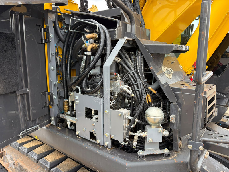 Багер Hitachi