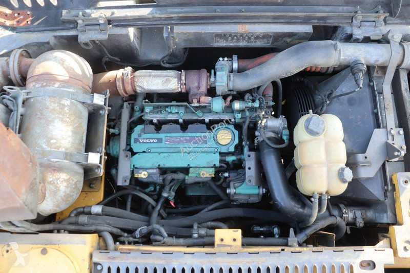 جرافة Volvo EWR150E