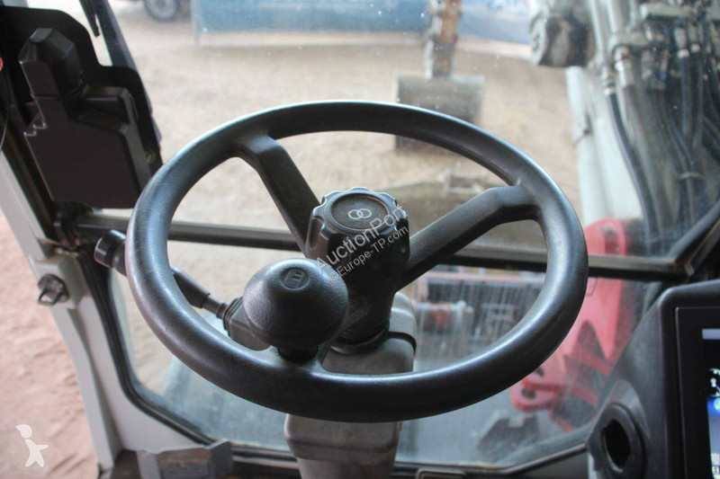 جرافة Takeuchi TB295W