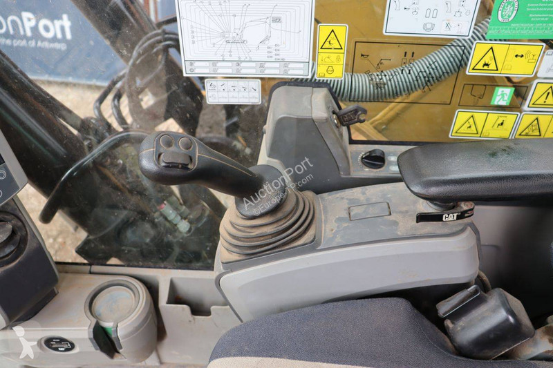 جرافة Caterpillar 320FL