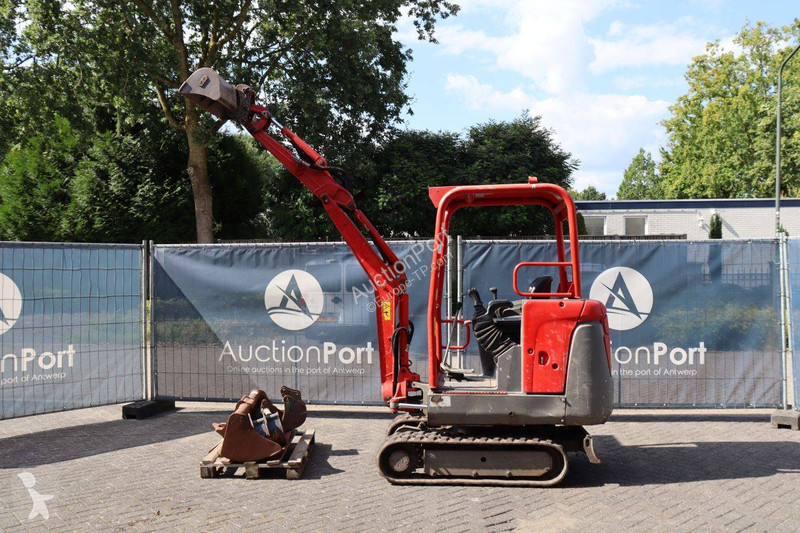 جرافة Volvo EC15D
