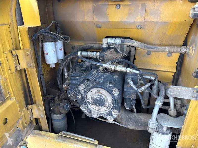 Skovel New Holland Kobelco E215B Tracked Excavator
