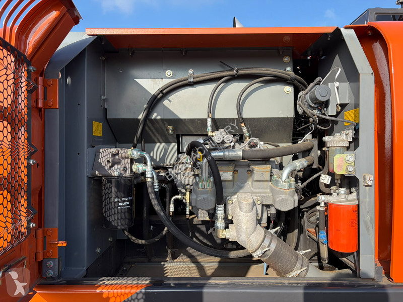 Escavadora Hitachi ZX220LC-5G