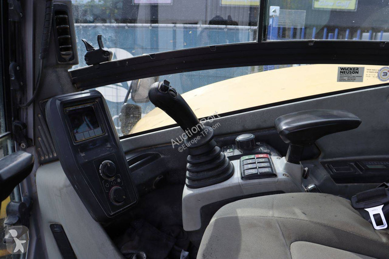 Pelle Neuson ET90