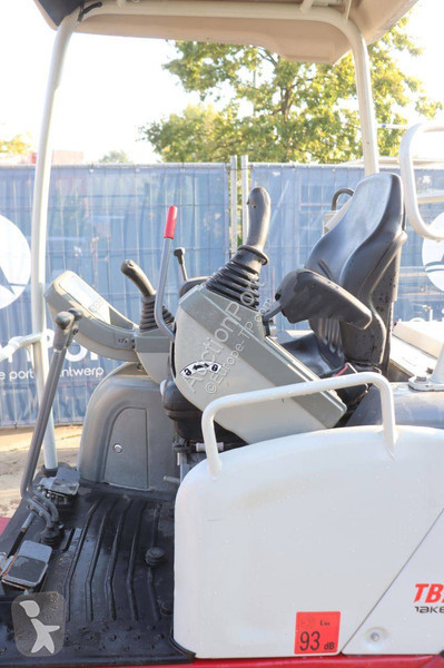 جرافة Takeuchi TB216