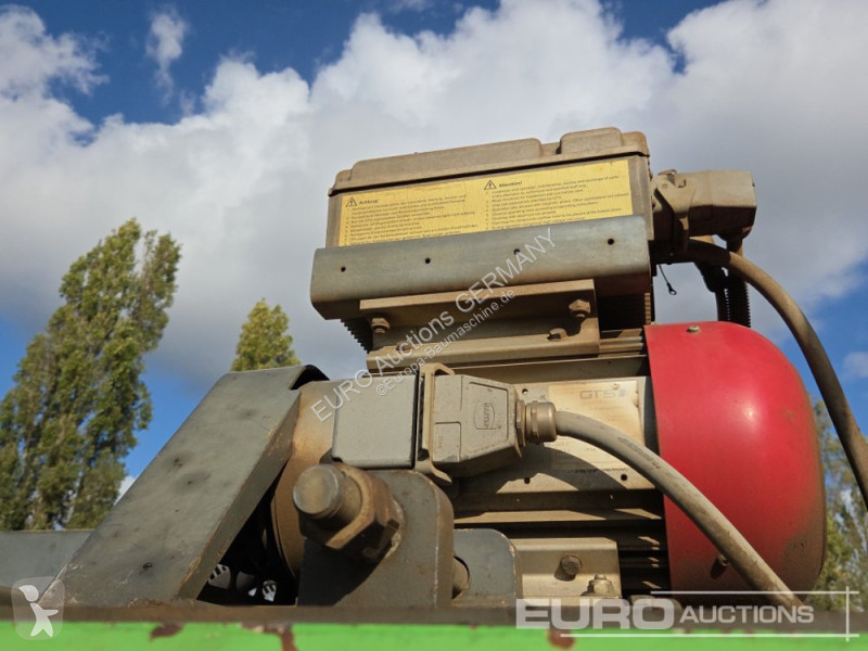 Escavadora Sennebogen M825