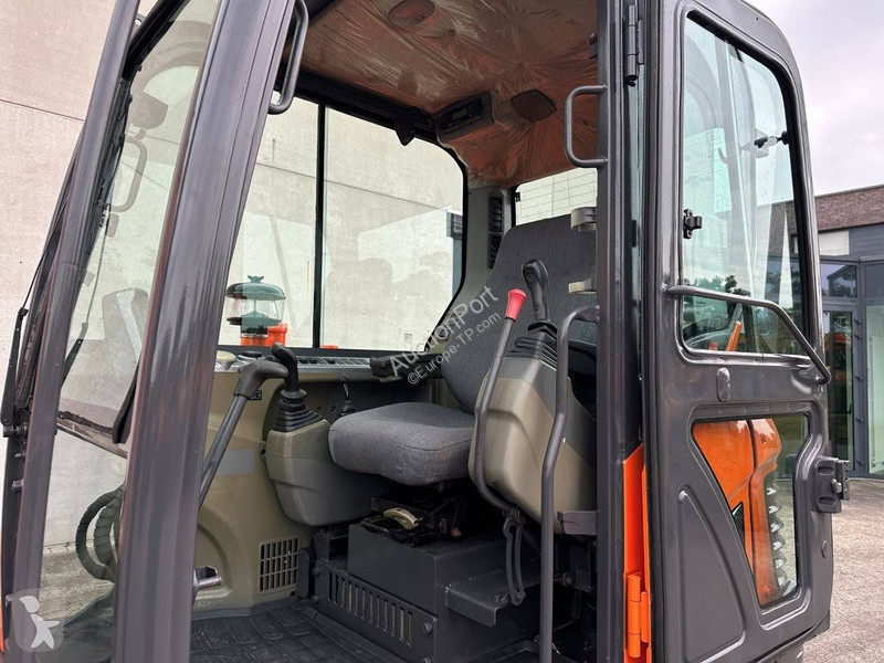 Escavadora Doosan 9C
