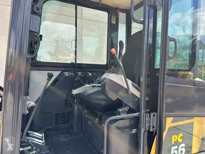 Escavadora Komatsu 7