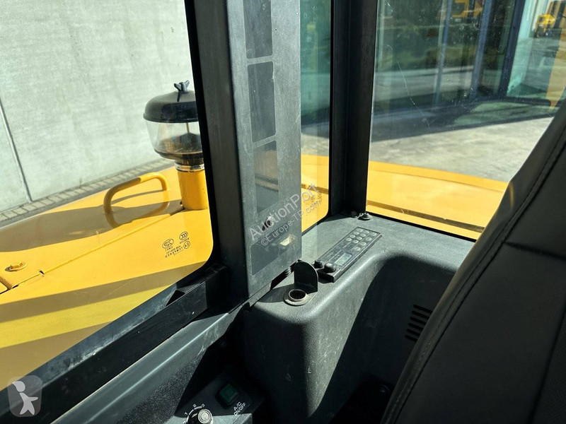 Escavadora Komatsu 7