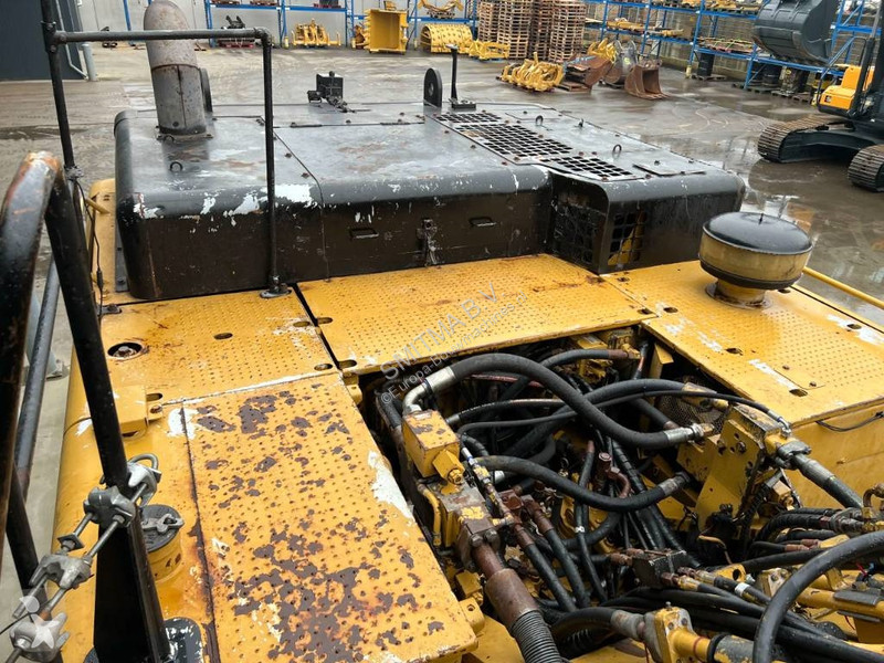 جرافة Caterpillar L UHD - 27m - OilQuick