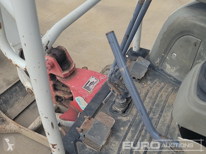 جرافة Takeuchi TB216