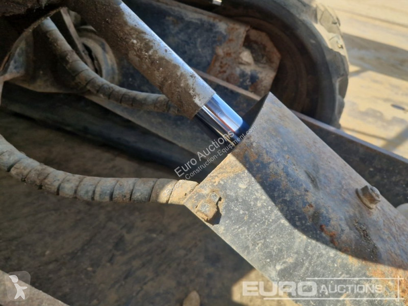 جرافة Bobcat E17