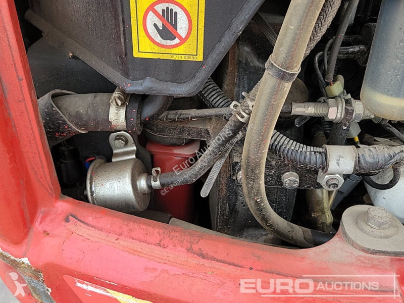 Escavadora Takeuchi TB216