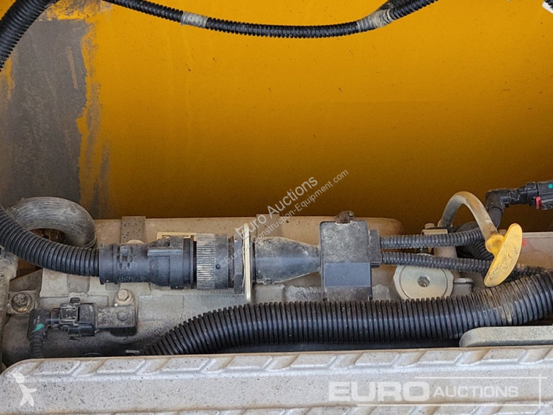 جرافة JCB 220XLC