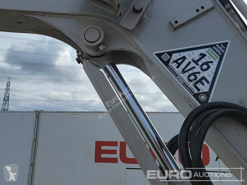 Escavadora Takeuchi 0