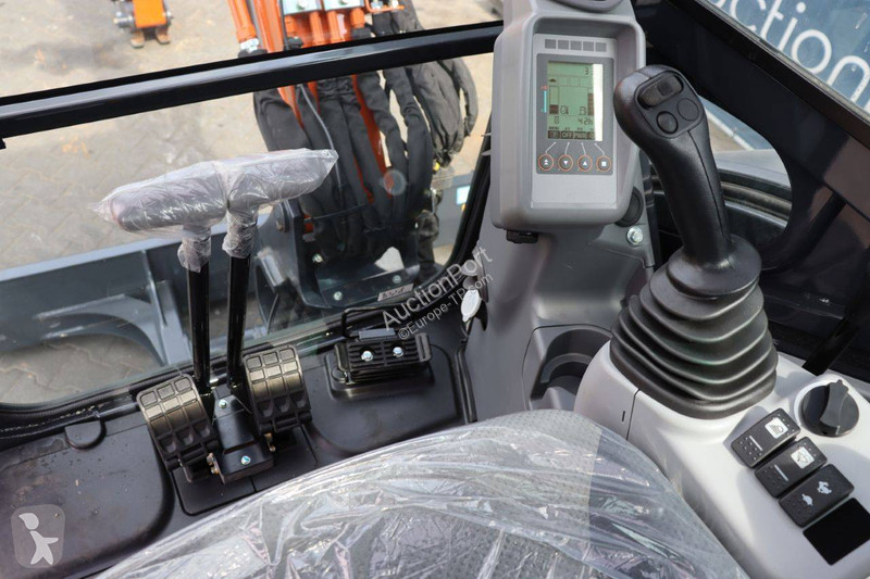 Escavadora Hitachi ZX38U-6 CLR