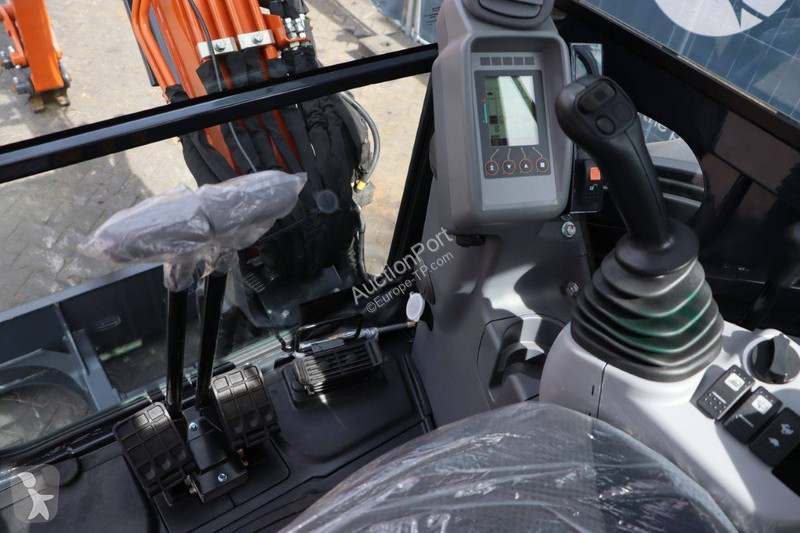 Escavadora Hitachi ZX33U-6 CLR