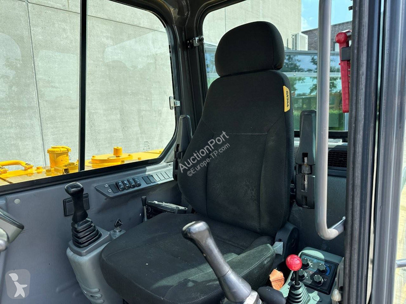 Lopatový nakládač Volvo D
