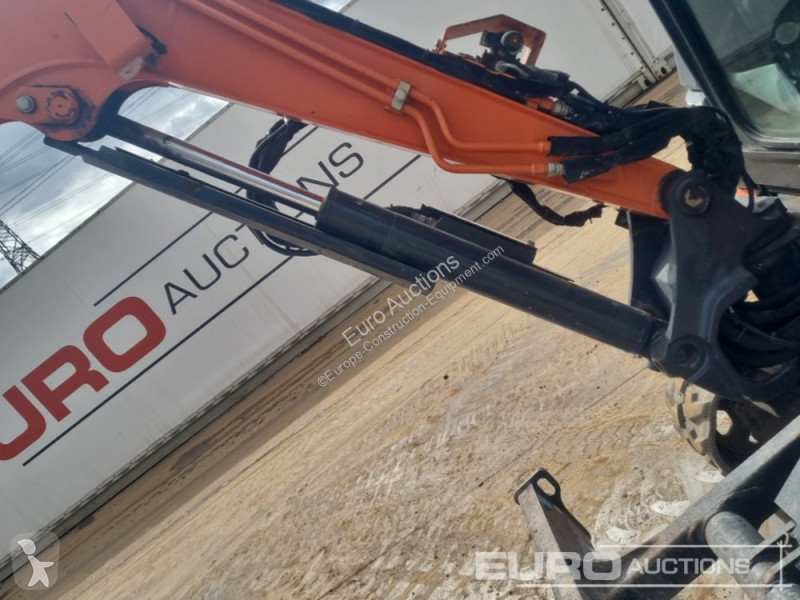 Lopatový nakládač Hitachi ZX33U-6 CLR
