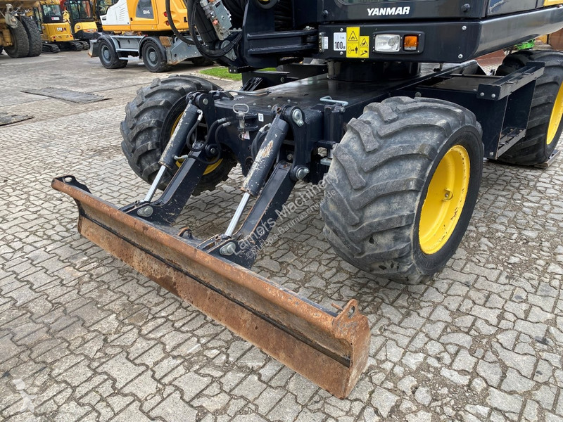 جرافة Yanmar B95w .