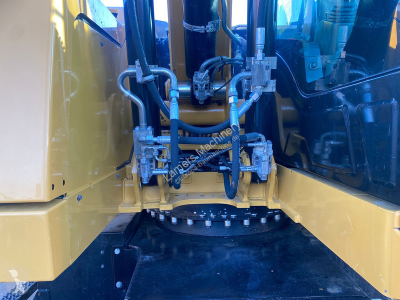 جرافة Caterpillar F
