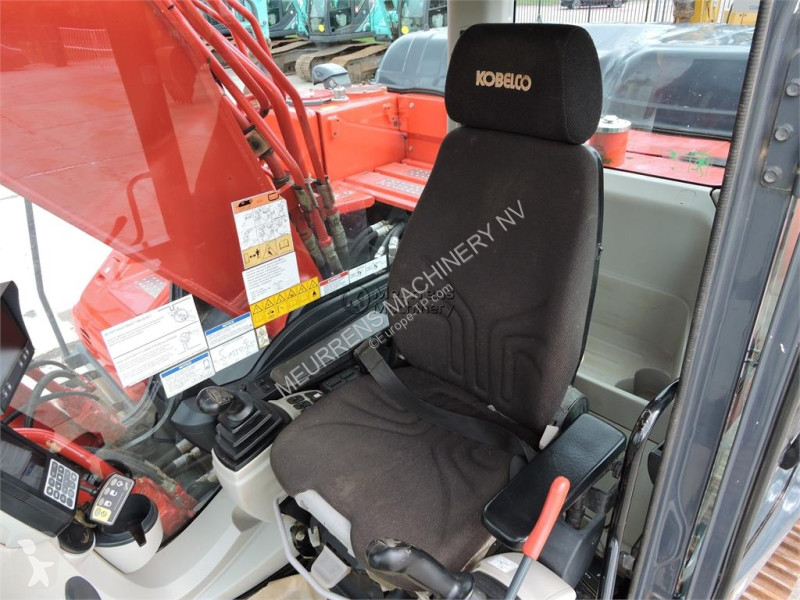 جرافة Kobelco SK210