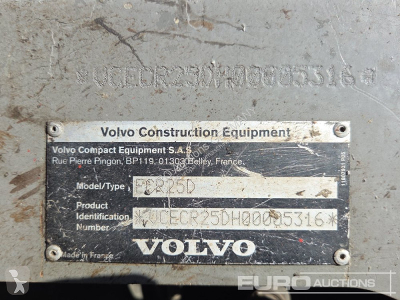 جرافة Volvo ECR25D