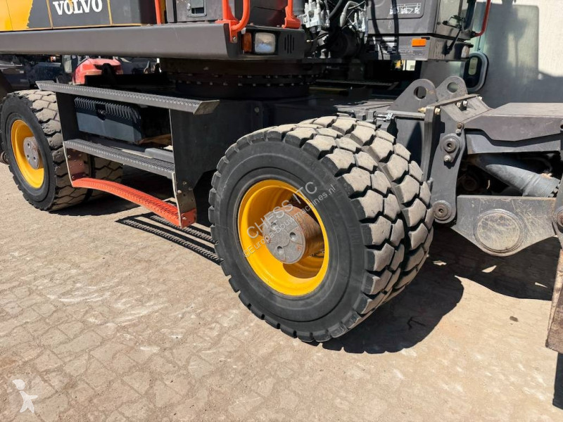 جرافة Volvo 220 E 220 - 180 -