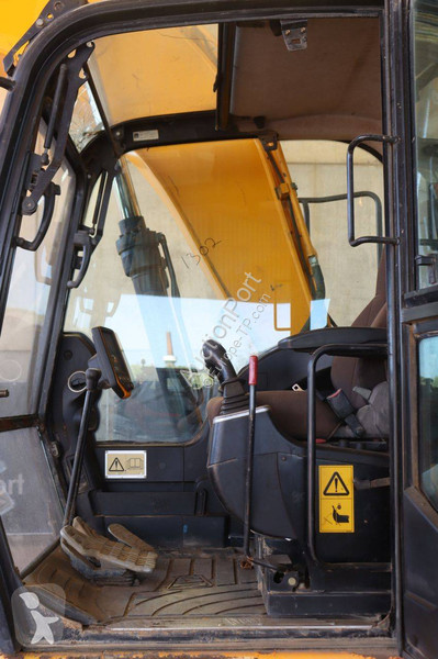 Excavator JCB
