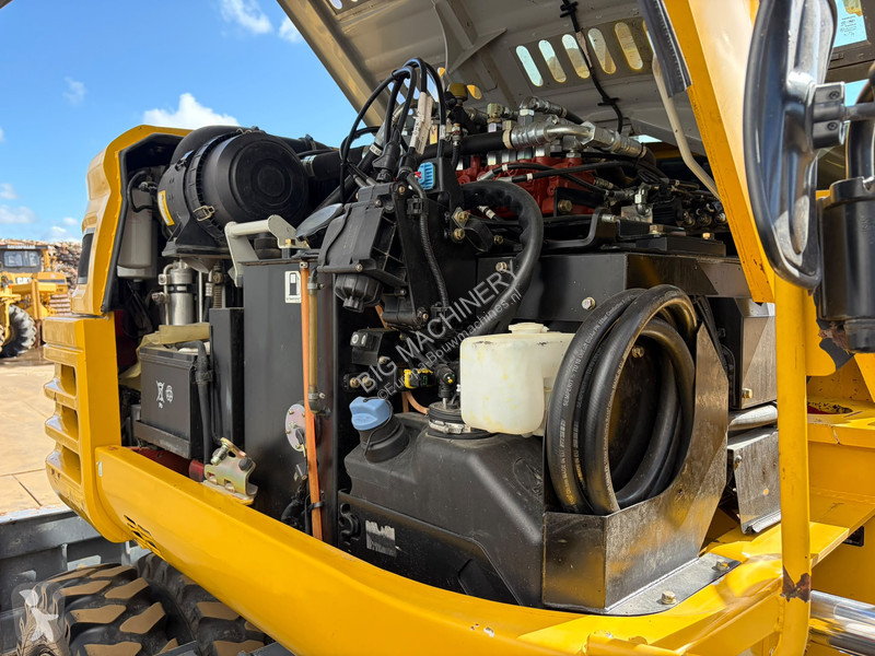 Pelle Takeuchi TB295W-1
