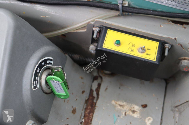 جرافة Yanmar 4
