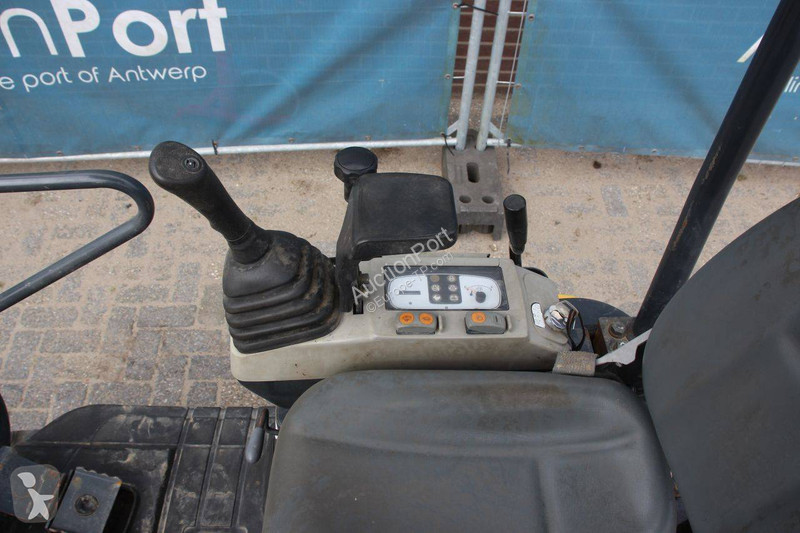 Екскаватор Komatsu PC16R-3HS