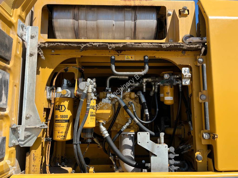 Graafmachine Caterpillar F UHD - 24 meter INCL...