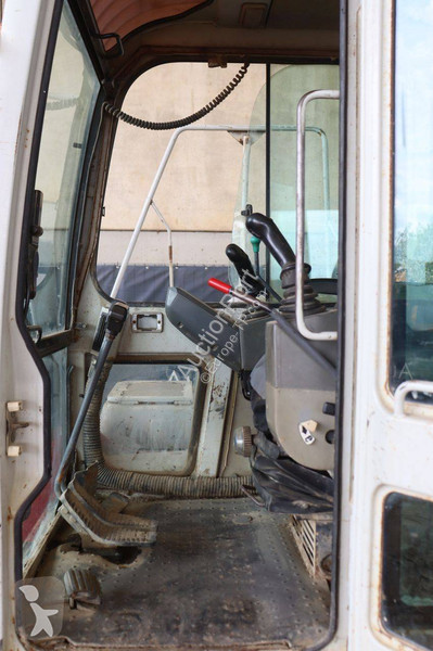 جرافة Takeuchi