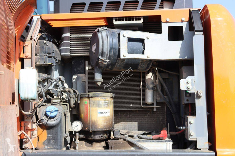 جرافة Hitachi ZX140W-6