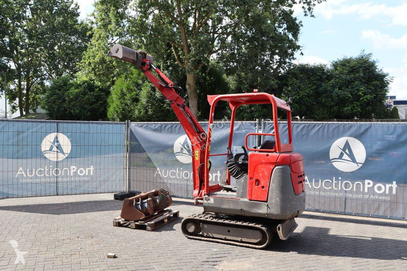جرافة Volvo EC15D