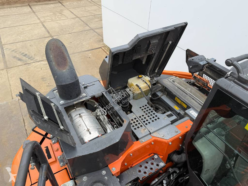 جرافة Hitachi - Hammer Lines / Automatic Greasing