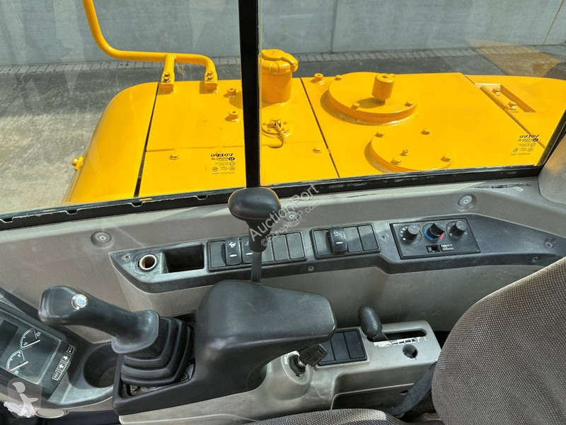 Pelle Volvo EC60C