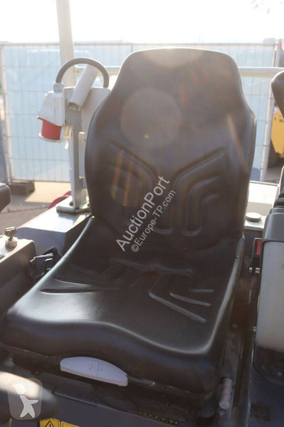 جرافة Takeuchi TB216