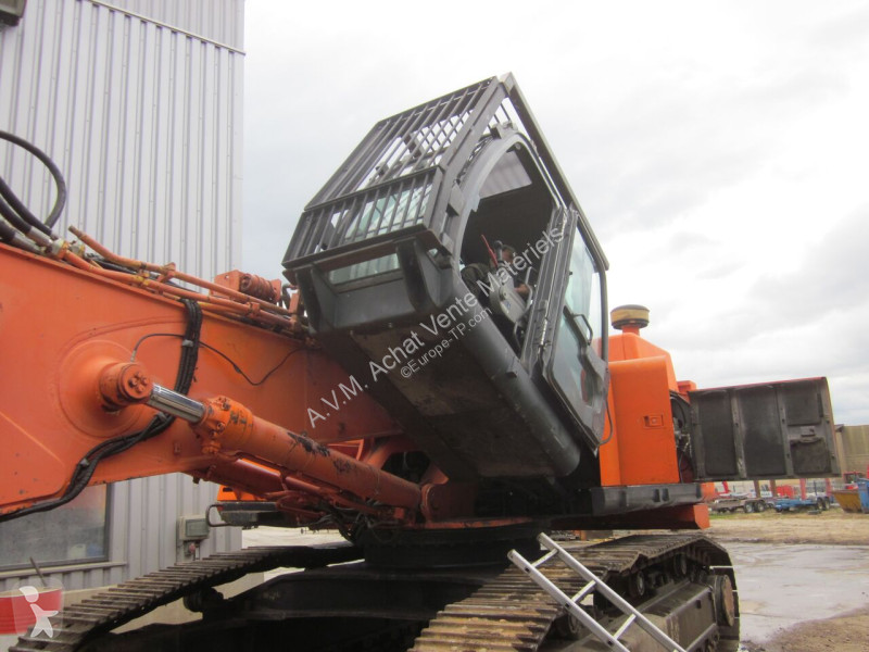 Багер Hitachi