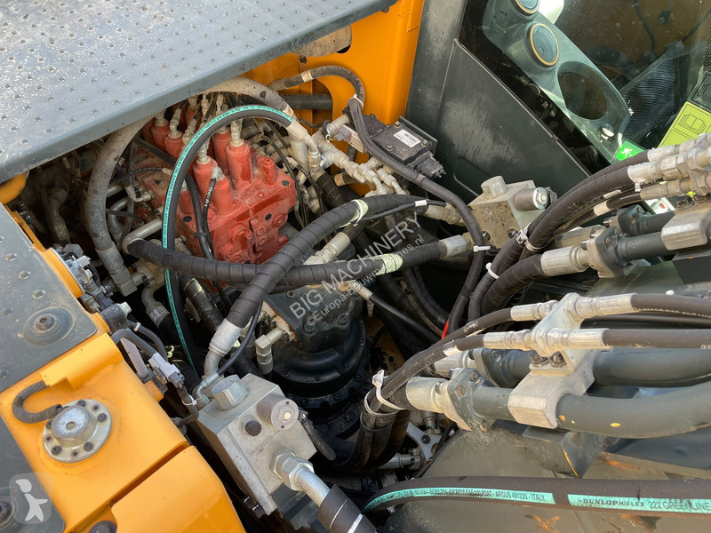 جرافة Hyundai HX220AL