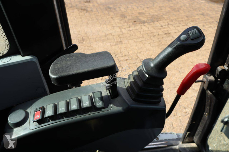 جرافة Eurotrac HE26SR