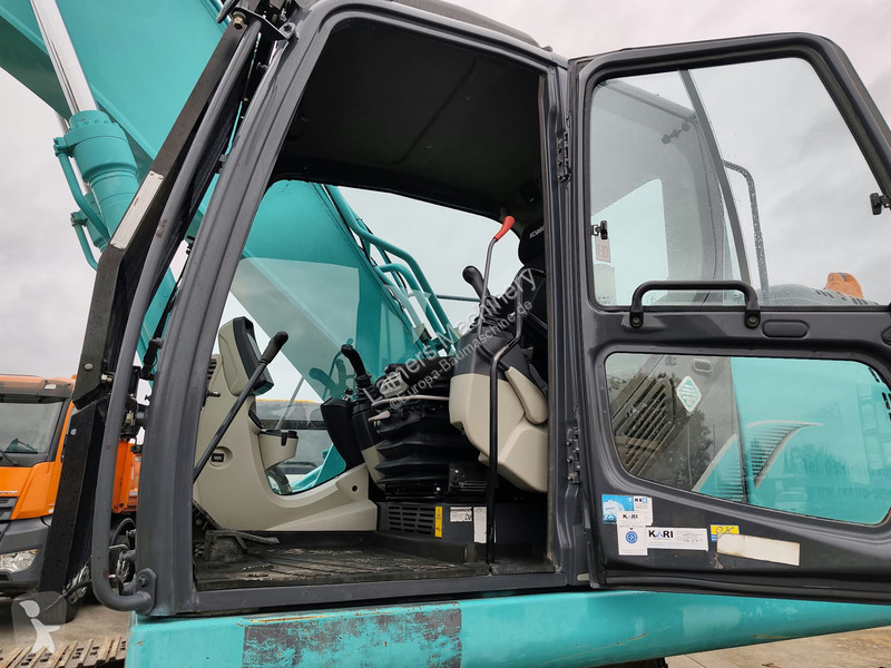 جرافة Kobelco SK350 NLC-9 .
