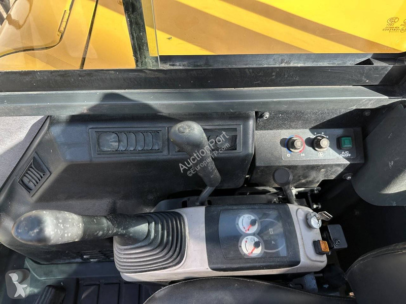 Escavadora Komatsu 7