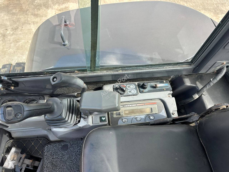 Escavadora Kubota SZ
